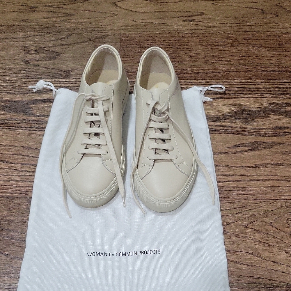 Common Projects Low Top Leather Sneakers -Achilles